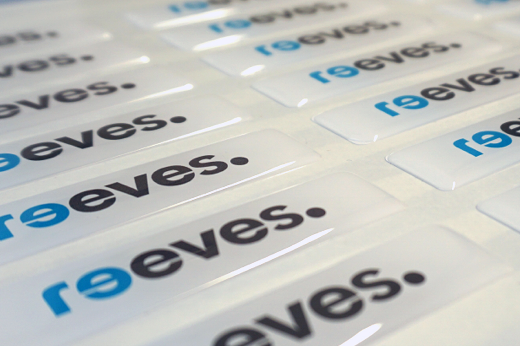 Doming sticker with REEVES logo Several doming stickers with REEVES logo