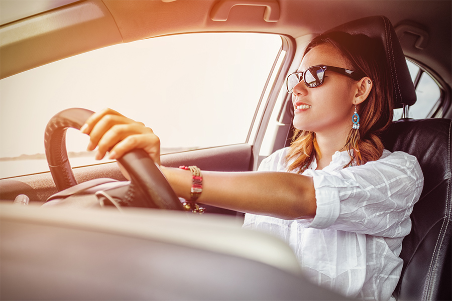 Werbeartikel Sale - Autozubehör Frau in Auto