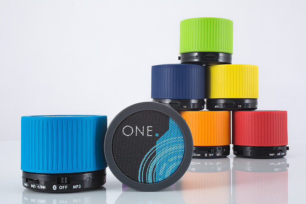 Het nieuwe Bluetooth® luidsprekerconcept van REEVES®. kleurrijk REEVES- myFernley - nieuw Bluetooth®-luidsprekerconcept