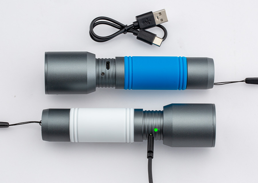 Zaklamp myFlash 300 met USB-C-poort Oplaadbare zaklampen met USB-C poort en oplaadkabel