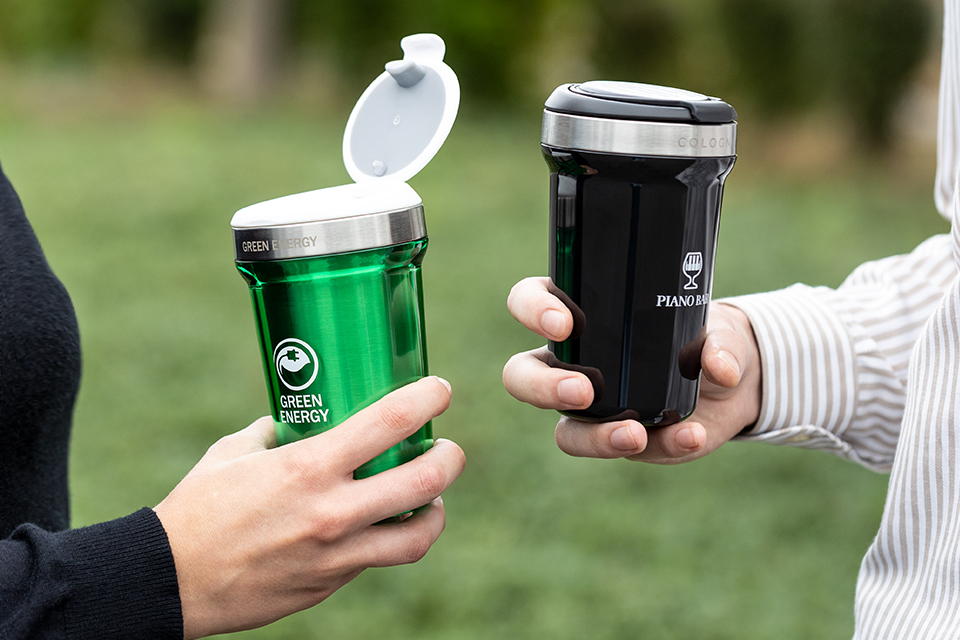 myVivero thermo mug during the break two refined myVivero thermo mugs in the hand