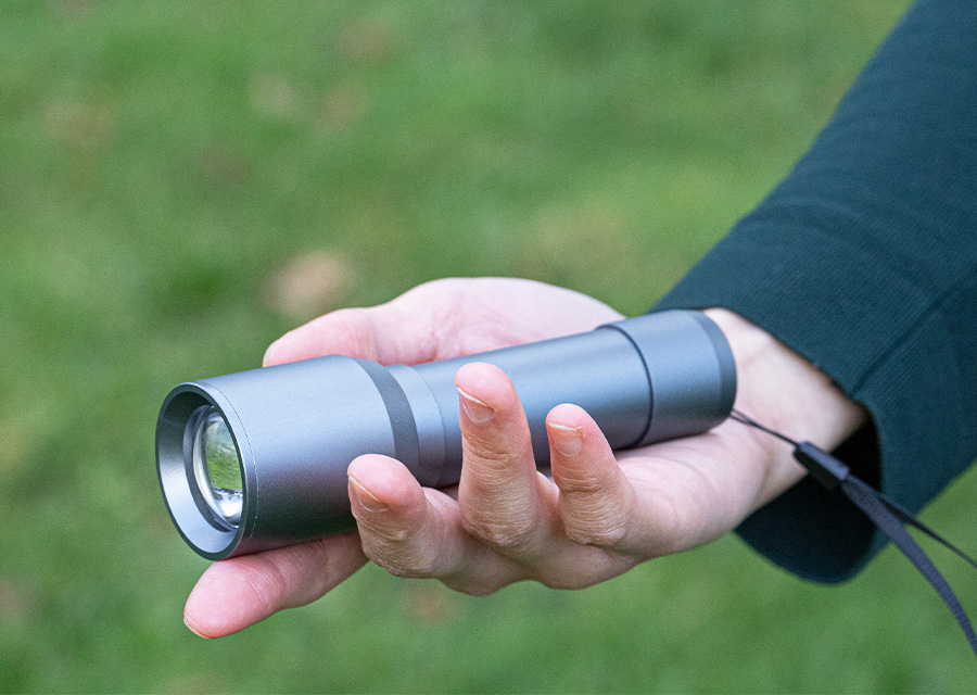 Zaklamp myFlash 300 ligt goed in de hand Hoogwaardige zaklamp zonder sleeve in de hand