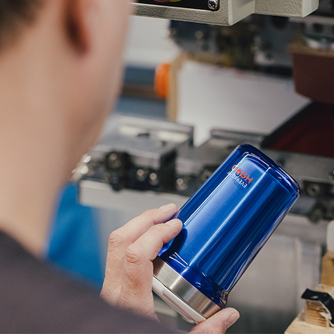 REFLECTS employee checks the quality of the finishes Control and quality assurance of our finishes