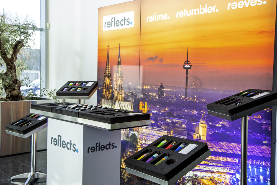 Stand d'exposition interne REFLECTS Plateaux pour le stand d'exposition interne de REFLECTS