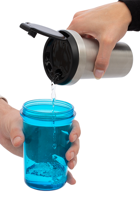myVivero thermo cup fills water into the outer cup myVivero stainless steel cup fills water into the outer cup