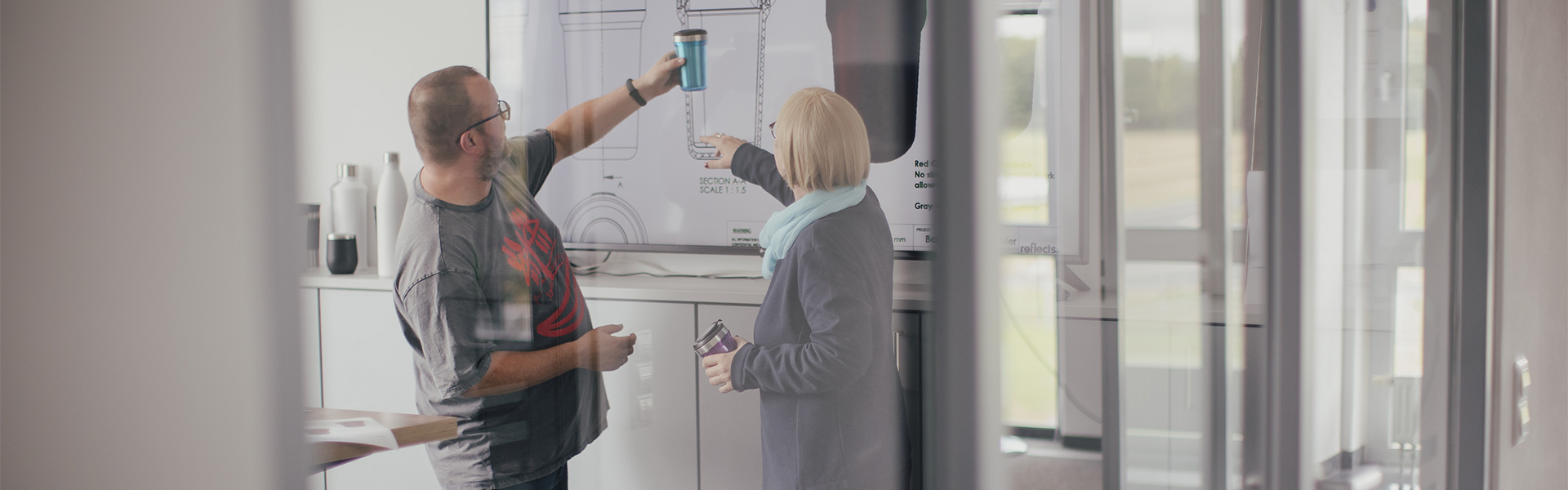 REFLECTS employees check the quality of the products Quality inspection of REFLECTS products