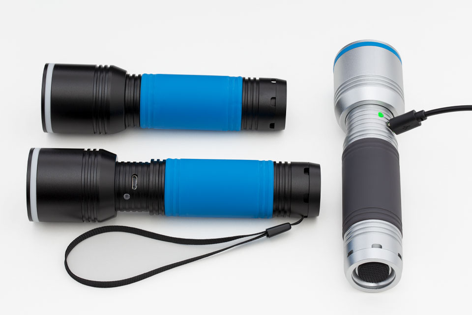 rechargeable torch REEVES-myFlash Visible USB port for charging the torch myFlash