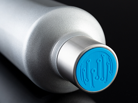 Silikon mit CO2 Gravur auf Deckel von mySteelOne individuelles Motiv auf Deckelakzent der Trinkflasche RETUMBLER-mySteelOne