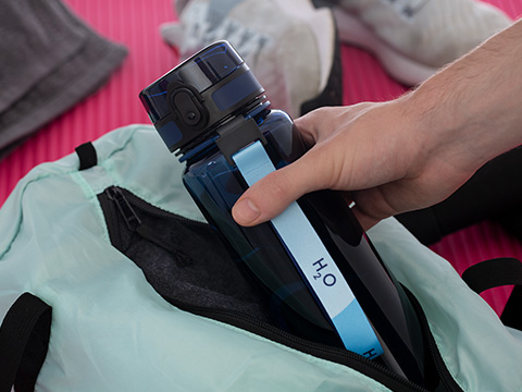 RETUMBLER-Casan thermal bottle as a companion during sports RETUMBLER-Casan with individual strap in the backpack