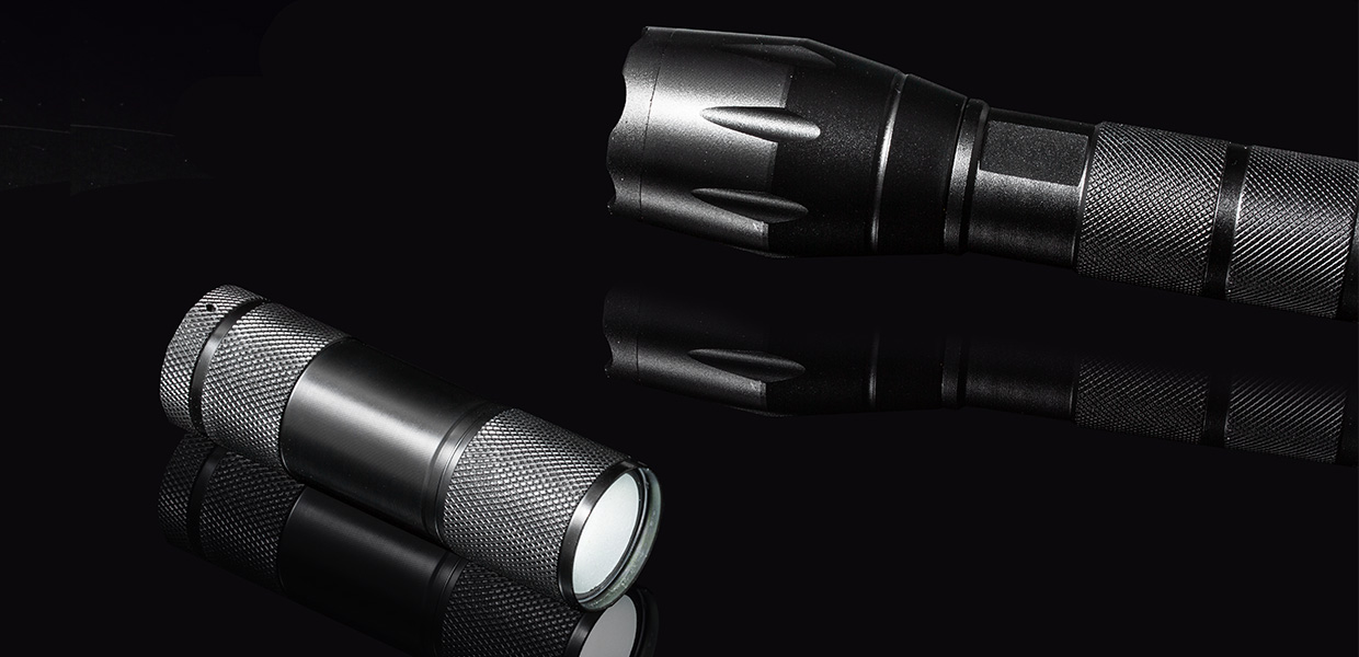 REEVES-FORLI and REEVES-GILLINGHAM torch with COB technology REEVES Flashlights in black with black background