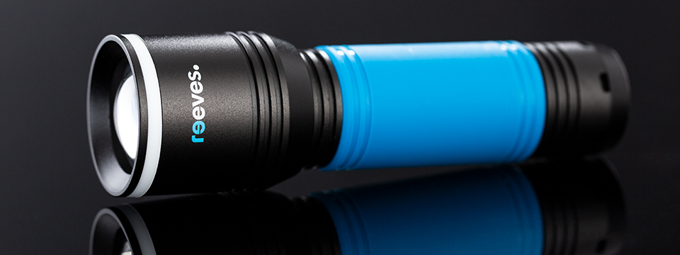 Torch REEVES-myFlash with reeves finishing (2C TAM) black torch myFlash with cyan sleeve and white ring