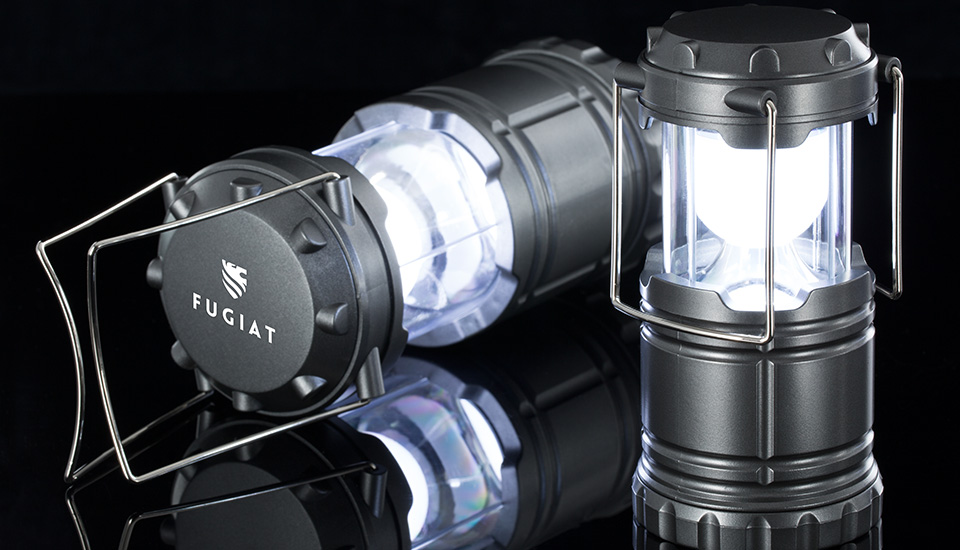 twee campinglampen met promotionele opdruk