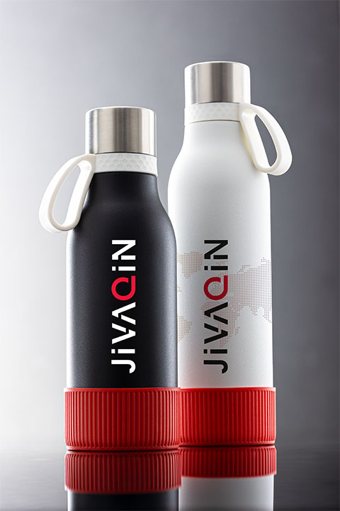 myNizza II thermo drinking bottle developed in-house as a Dessign promotional item black and white myNizza II thermo drinking bottles in two sizes