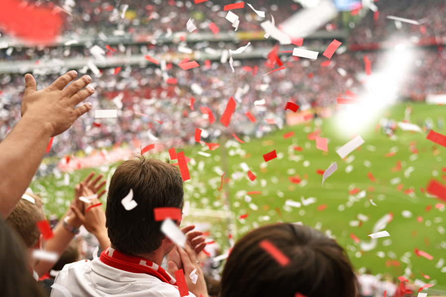 Konfetti im Fußballstation Konfetti und Jubel im Fußballstation