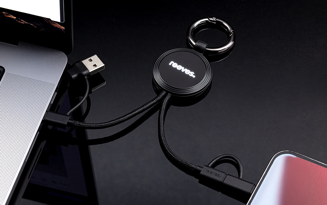 Câble de recharge multifonction avec porte-clés Câble de recharge noir avec porte-clés pour connecter un ordinateur portable et un smartphone