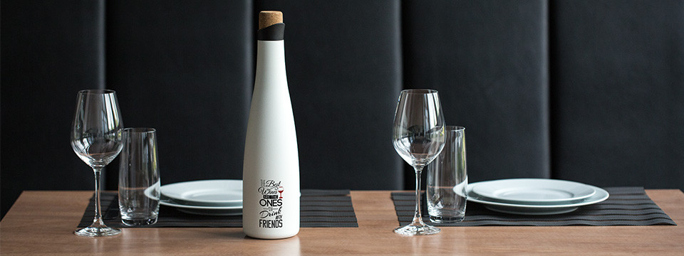 isolating carafe Tucson from retumbler set table with insulated carafe
