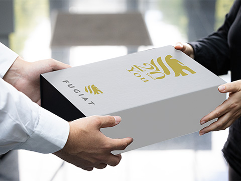 REFLECTS gift box as an anniversary present Presentation of the gift box on the 20th anniversary