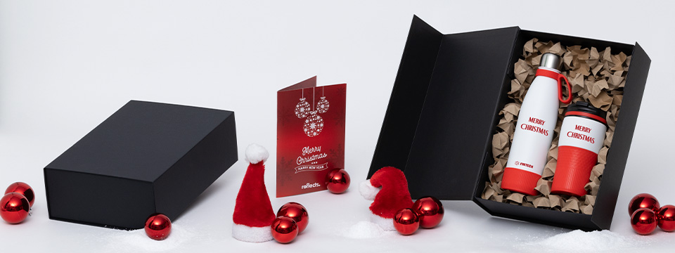 REFLECTS gift set as a high-quality Christmas present Two gift sets with "Merry Christmas" refined items and Christmas decorations