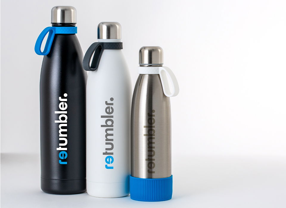 konfigurierbare myNizza Thermoflaschen 500 ml, 750 ml, 1 l myNizza Thermoflaschen in drei Größen nebeneinander