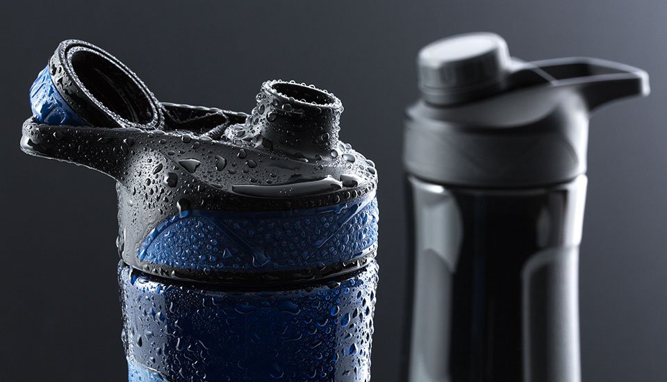Werbeartikel Trinkflaschen in dunkelblau und schwarz