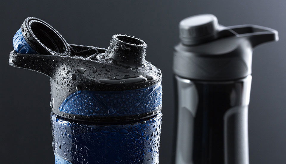 Promotional drinking bottles in dark blue and black