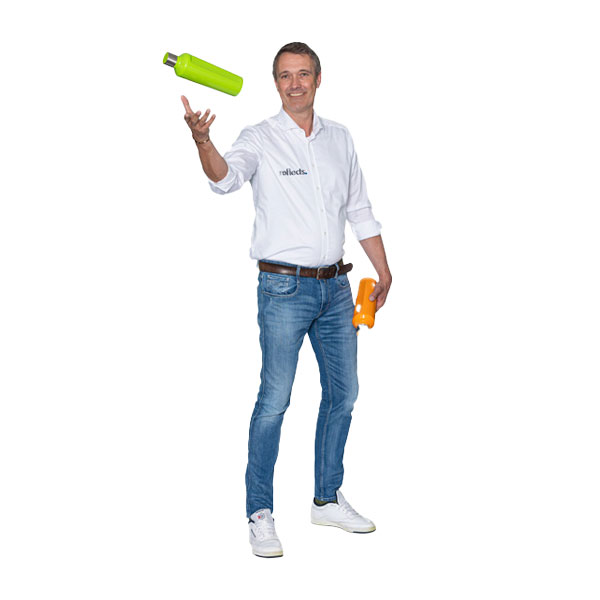 Vertriebs- und Marketingleiter Peter Leseberg der Reflects GmbH Peter Leseberg mit Thermoflaschen von Reflects