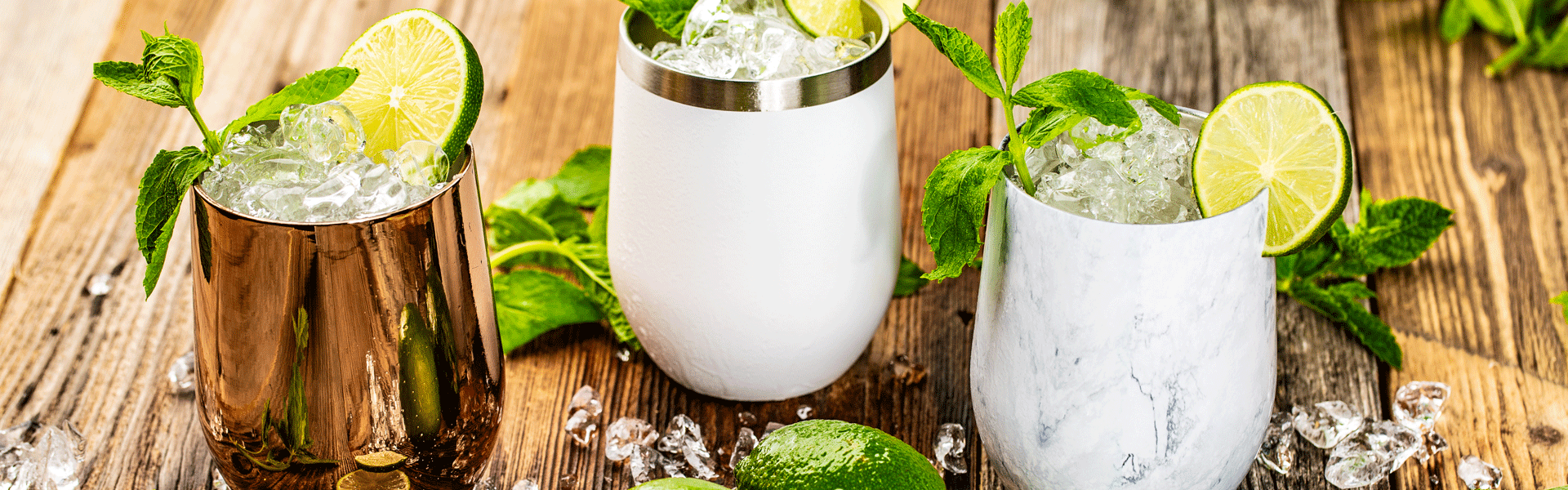 Moscow Mule Becher auf Holz