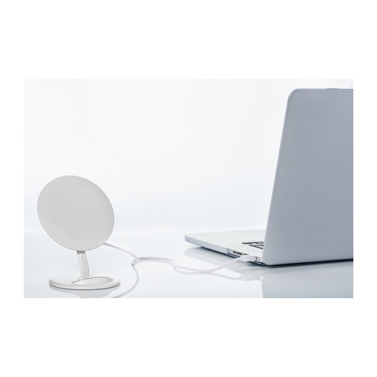 Wireless charging stand REEVES-VENICE white 5 Watt