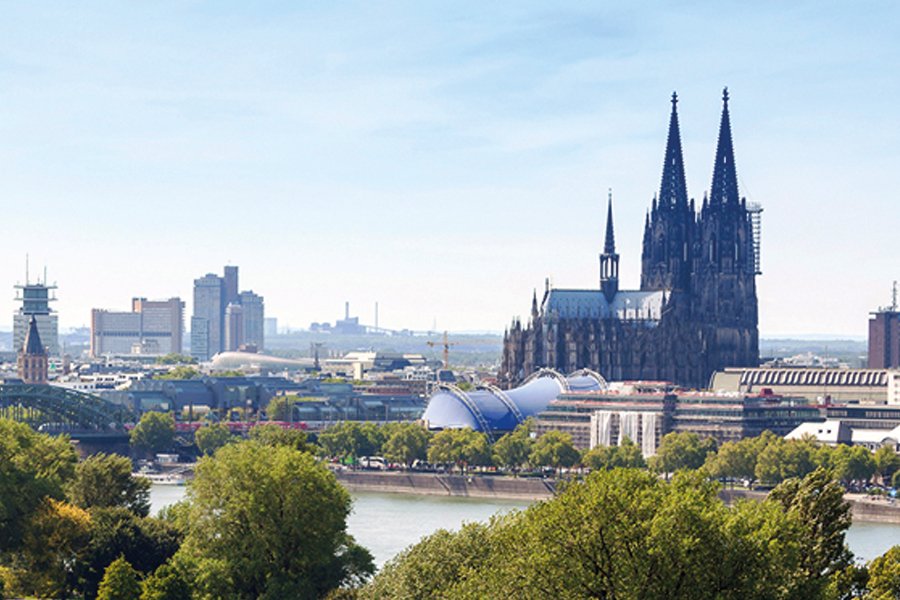 Vue de la cathédrale de Cologne et du Rhin