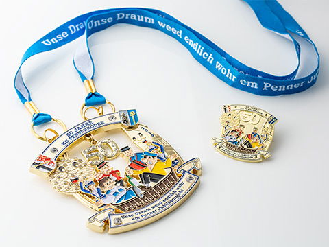 Orders and badges with finishes Iron-stamped medals and badges in the casting